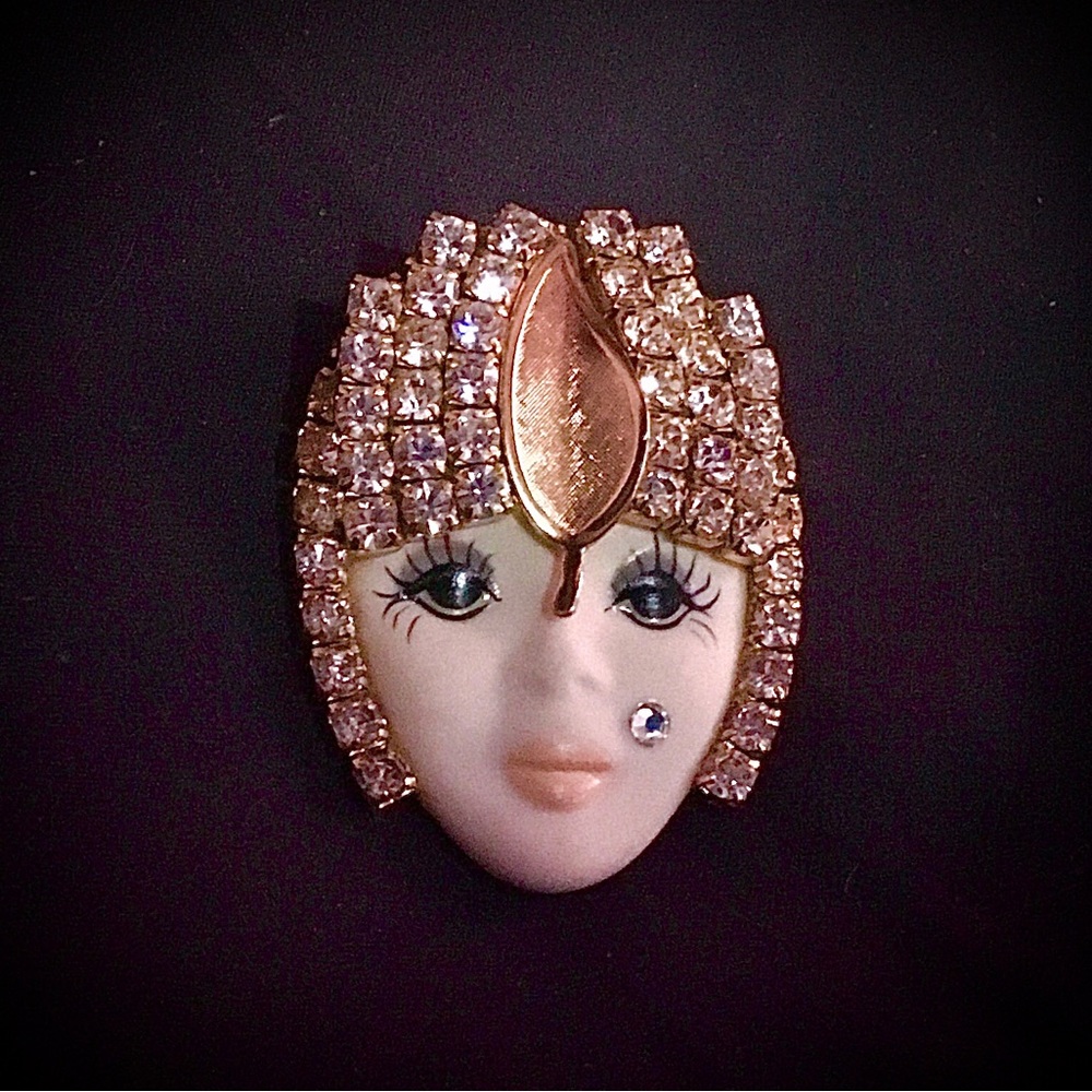 Elegant Vintage Morningstar Crystal Brooch - Picture 8 of 10
